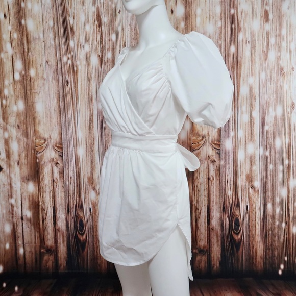 New York & Company Tops - NEW YORK & COMPANY WHITE PUFF SLEEVE WRAP TOP